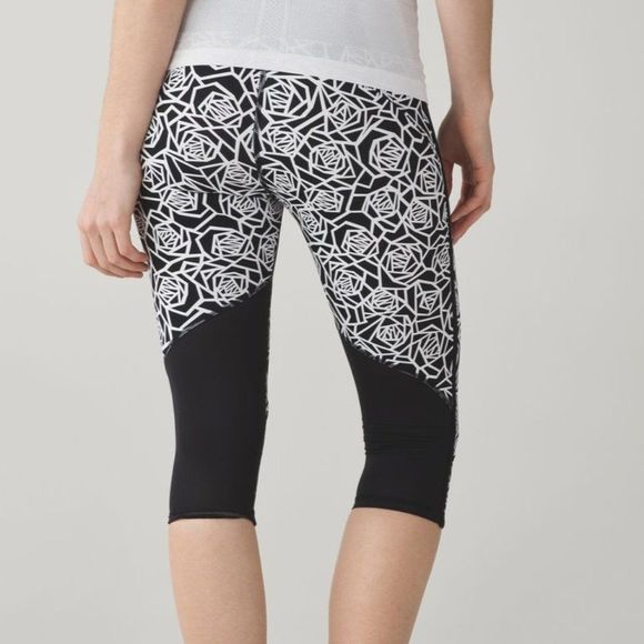 Lululemon Real Quick Crop Posie Black White Floral Size 6 Luxtreme Pockets - Picture 11 of 11
